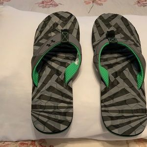 Mens Under Armour Flip Flops size 12